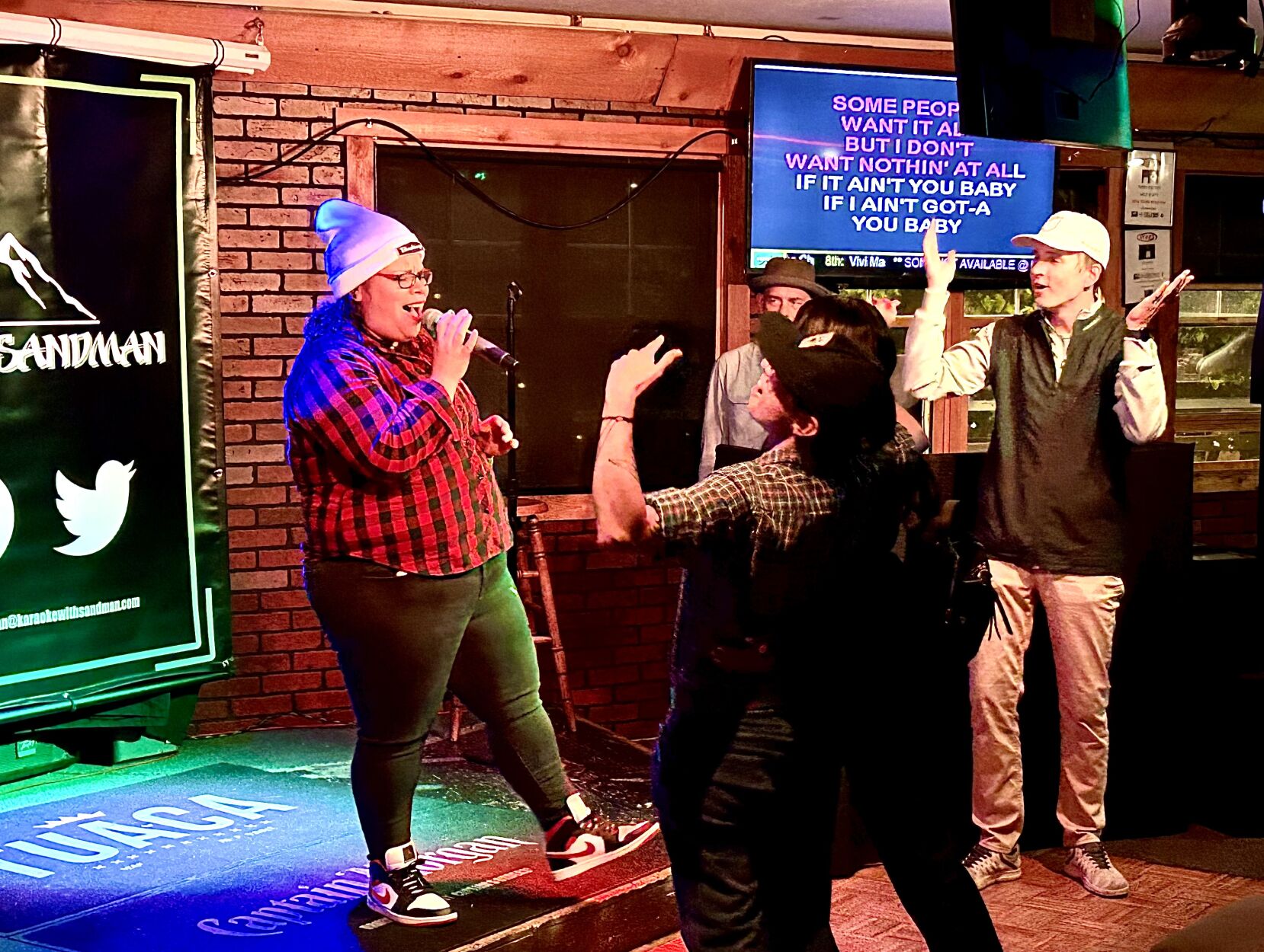 Karaoke Fans at Stubbies
